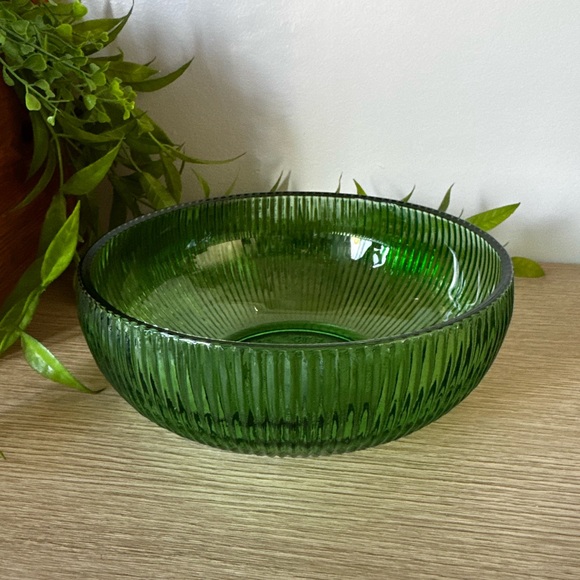 Emerald Ribbed Glass Bowl - Picture 5 of 5